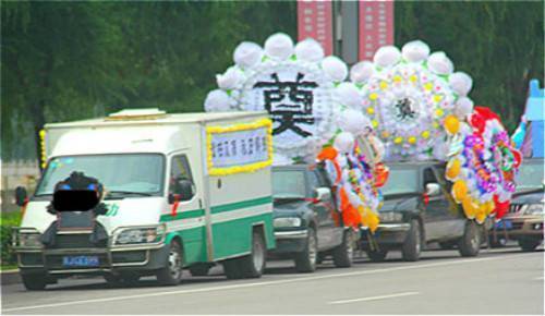 開車時遇到喜事、喪事，一定不要忘了做這些事，提醒你身邊開車的人