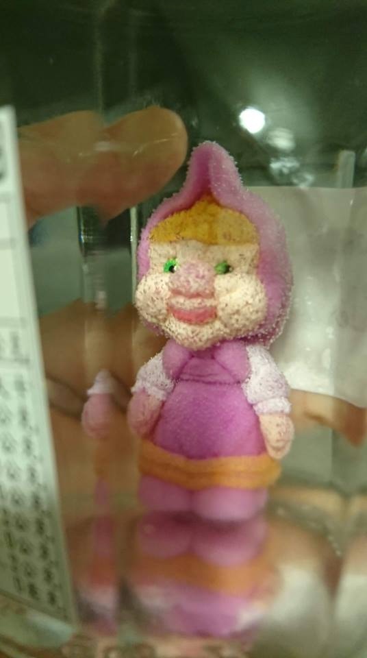 幫女兒買了一個「泡水會長大的玩具」從水中拿出來女兒崩潰了