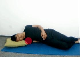 經常落枕，頸型頸椎病的典型信號！常做3個動作，脖子舒暢去病根