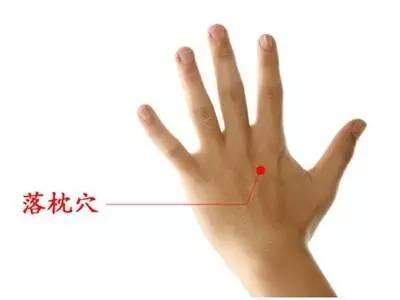 經常落枕，頸型頸椎病的典型信號！常做3個動作，脖子舒暢去病根