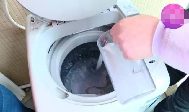 洗衣機用久了，洗出來的衣服越洗越髒？教你一招，讓你把洗衣機裡「隱藏的污垢」洗乾淨！