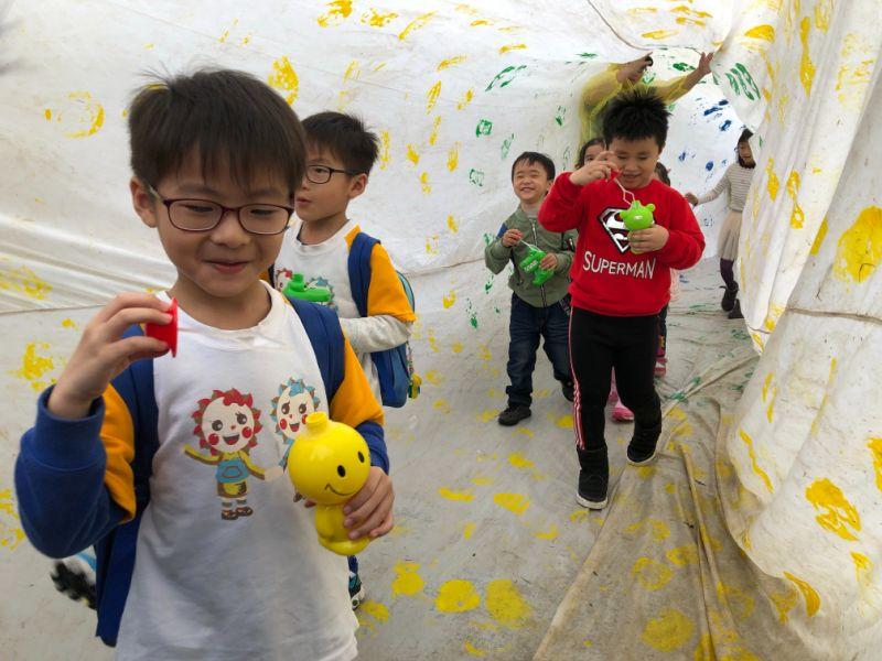 超新奇！全台最大豬造型風箏隧道 「新北童樂節」在三重