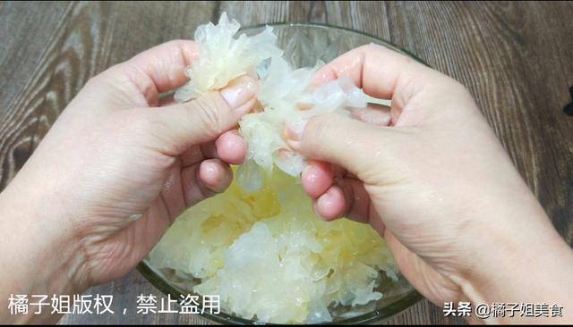 銀耳全身都是寶，教你一個秘製做法，比煮粥還好吃，給肉都不換 -