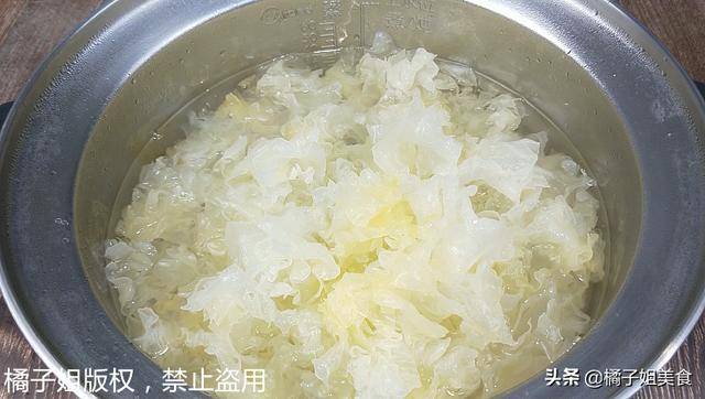 銀耳全身都是寶，教你一個秘製做法，比煮粥還好吃，給肉都不換 -