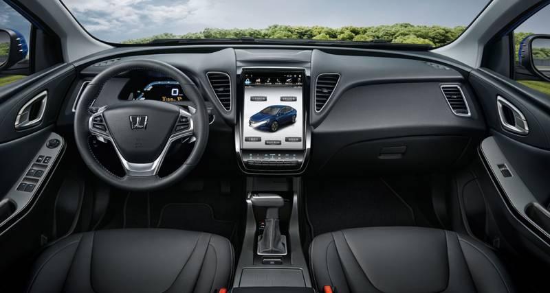 搶四門轎跑車市場　LUXGEN推S5 GT與GT225迎戰