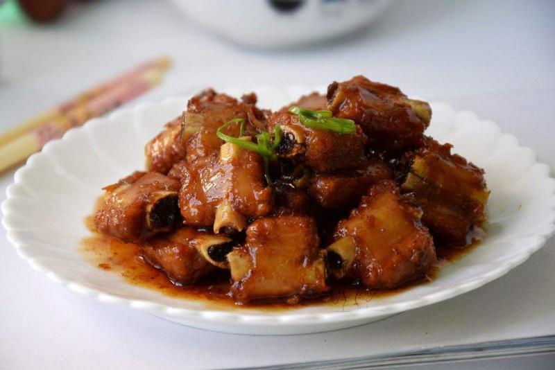 「糖醋排骨」別只會加糖和醋！大廚多加「1種料」，排骨香軟入味