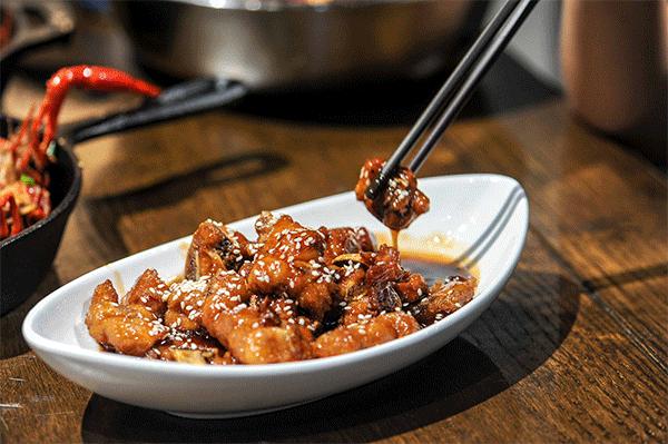 「糖醋排骨」別只會加糖和醋！大廚多加「1種料」，排骨香軟入味