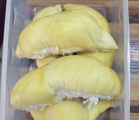 原來榴槤也分「公母」？學會這2招，保你挑到肉多口感好的母榴槤