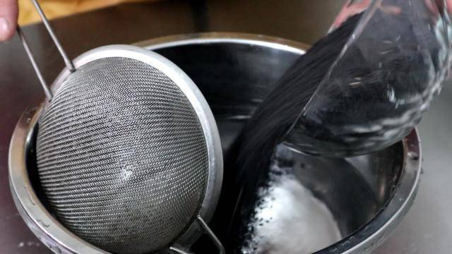 想喝黑芝麻糊，兩樣食材在家簡單搞定，味道香濃吃得放心