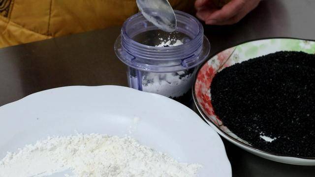 想喝黑芝麻糊，兩樣食材在家簡單搞定，味道香濃吃得放心