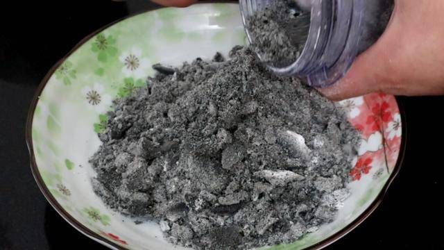 想喝黑芝麻糊，兩樣食材在家簡單搞定，味道香濃吃得放心