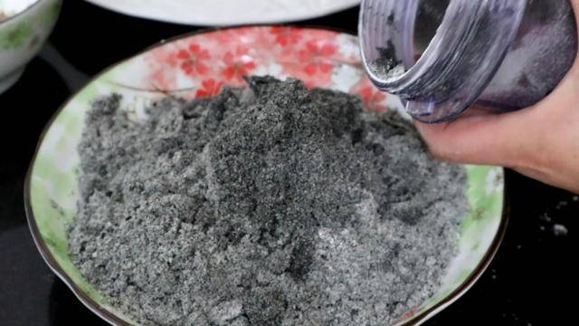 想喝黑芝麻糊，兩樣食材在家簡單搞定，味道香濃吃得放心