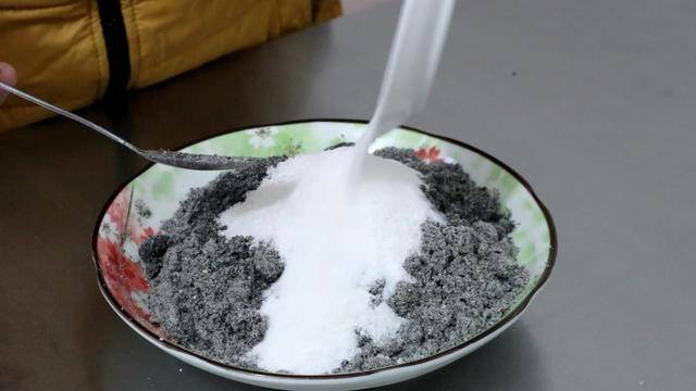 想喝黑芝麻糊，兩樣食材在家簡單搞定，味道香濃吃得放心