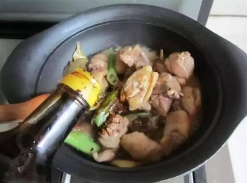 燉雞肉最忌「這2料」，千萬別放！很多人不知道，放錯就等於白燉了