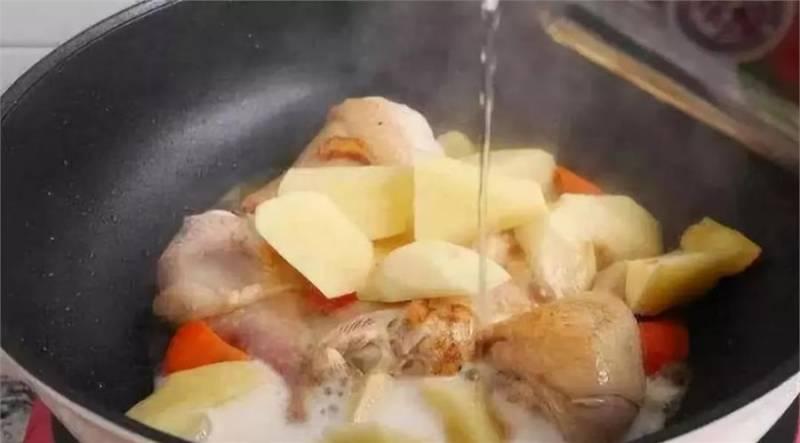 燉雞肉最忌「這2料」，千萬別放！很多人不知道，放錯就等於白燉了