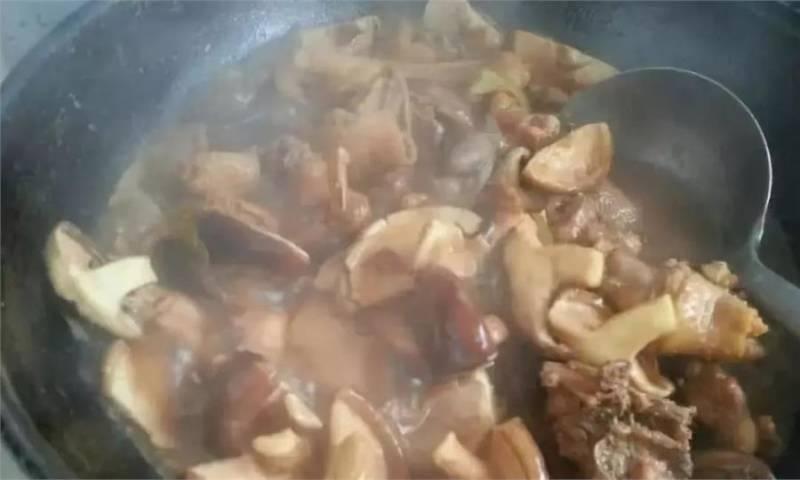 燉雞肉最忌「這2料」，千萬別放！很多人不知道，放錯就等於白燉了