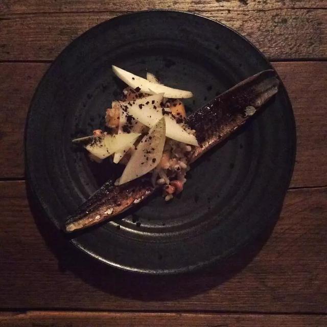 奇葩日本小酒館！大清早就有顧客開始排隊去吃麵包！！