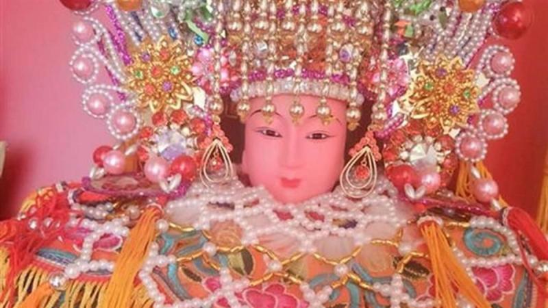 媽祖疼孝女！她載弟弟「遭轎車攔腰撞上」難逃死劫　昏迷中「慈祥婦人突出現」交代：家人需要你 