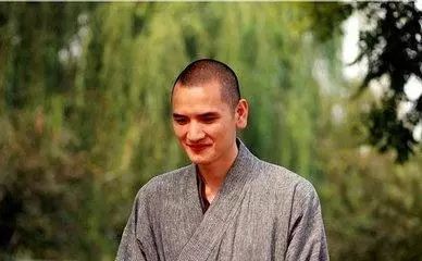 皇帝：你不吃肉，我便屠城！高僧含淚吃完後說了一句話，流傳千古