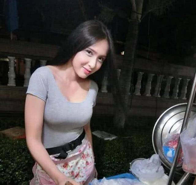 泰國水果攤美眉遞手套..千萬不要接！老司機:「否則一定出事」..出國爽前你必須知道