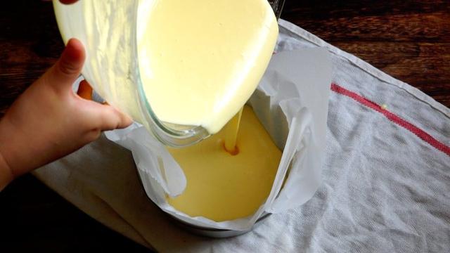 這隻看起來「烤糊了」的蛋糕，竟然超級美味,而且做法簡單！