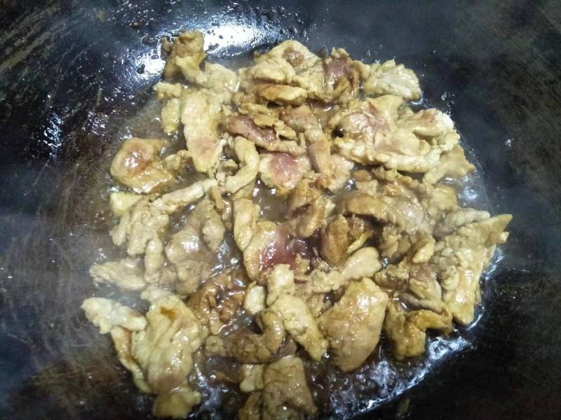 杏鮑菇炒肉時，多加「這一步」，炒出來香軟可口，很入味