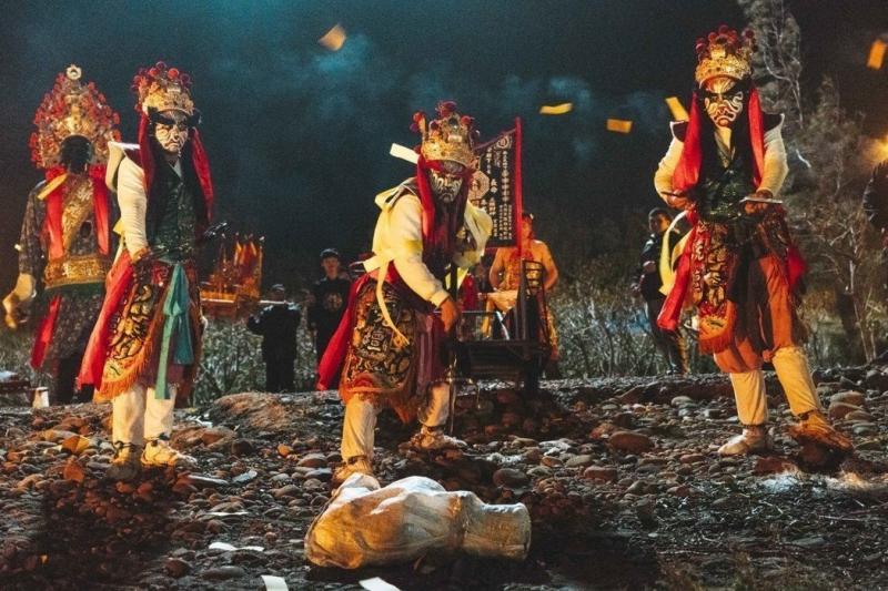 上吊煞氣重！彰化送肉粽「遭500網友直播」硬要湊熱鬧　專家「看到影片呆住」下場會很慘