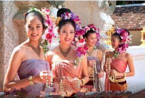 泰國旅遊，如果美女遞毛巾給你，千萬不要接，導遊：接了你會後悔~
