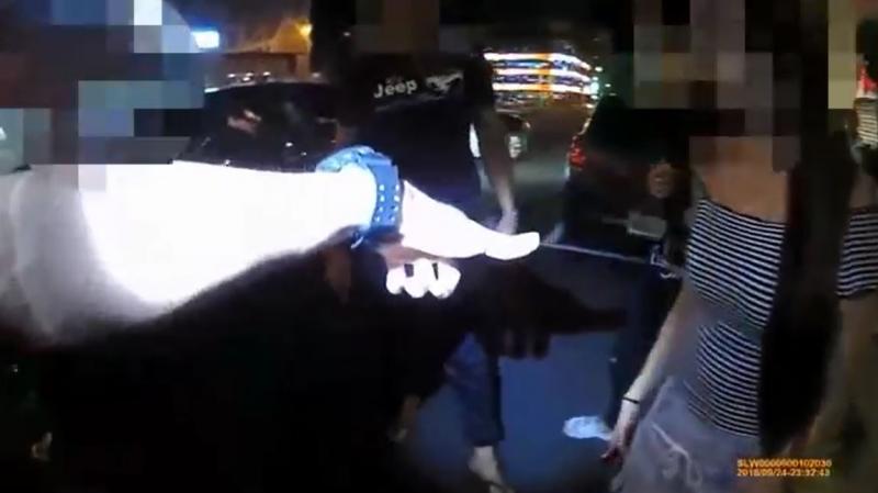 屁孩違規併排還嘴邱嗆警「你是在刁我嗎」惹火特勤下一秒超療癒