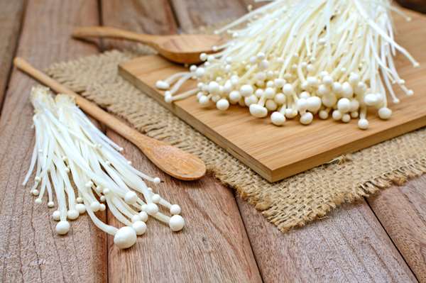 金針菇「連吃4週」內臟脂肪少20%、小腹消光光　專家透露：這樣吃最能瘦！