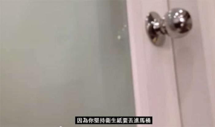 男子聽到女友在浴室練歌，但仔細一聽女友「自編的吵架歌」讓他忍不住笑出來了XD