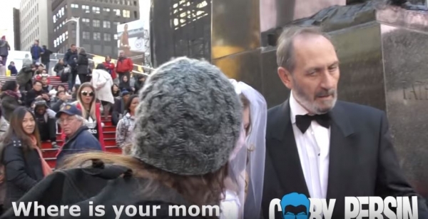 12歲小女孩竟要嫁給65歲老阿公！兩人拍婚紗照女孩一臉超不情願，路人看到全氣炸質問阿公!結局卻神逆轉...