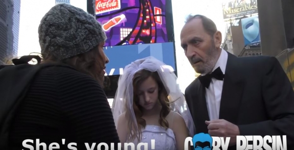12歲小女孩竟要嫁給65歲老阿公！兩人拍婚紗照女孩一臉超不情願，路人看到全氣炸質問阿公!結局卻神逆轉...