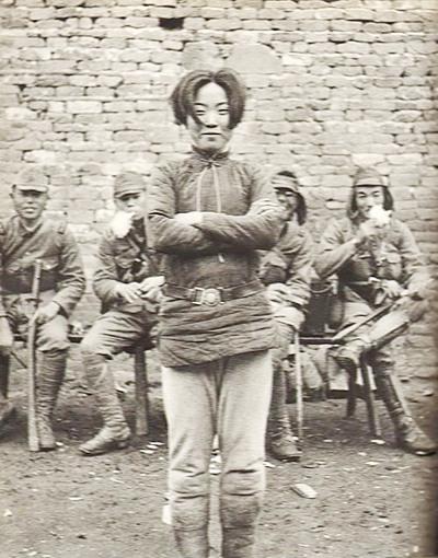  她被日軍處決前 對著鏡頭微笑 她死後 日軍們全都瘋了...！