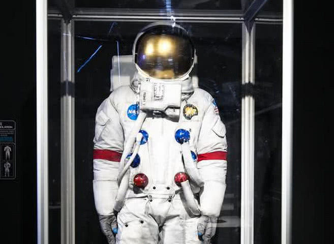 人類為何不再登月？86歲前太空人爆出隱藏半個世紀秘密：月球上很髒很危險！
