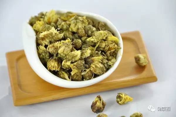 眼睛模糊看不清楚每天喝一杯這個，讓眼睛恢復明亮，眼鏡也不需要用了細小的字體也看得到！