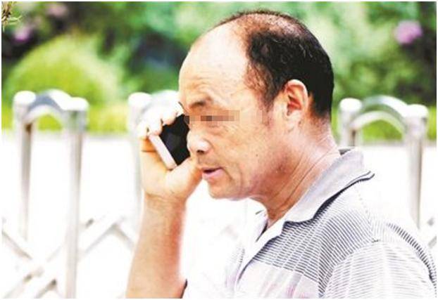 父親逼兒子每月給七千，兒子說沒錢，妹妹卻上門給了他一巴掌