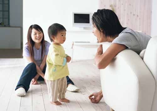 「你不蹲下，孩子永遠長不大！」 看似簡單，大多數爸媽卻想不通這個道理…