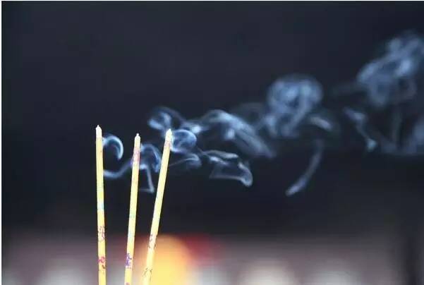 燒香能看出什麼？給神明上香，香的形狀告訴你吉凶