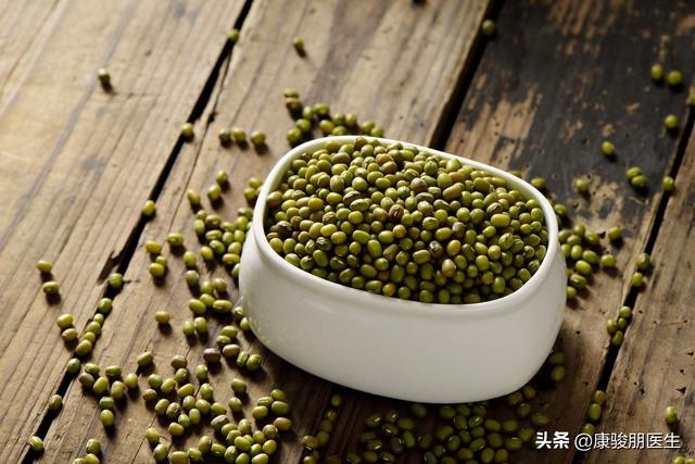 晚上失眠半夜總醒？老軍醫：按按肚上2個反射區，告別失眠睡得香