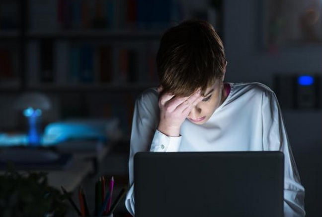 29歲男子，半夜胸痛，心梗去世，醫生直言：2個習慣害的！