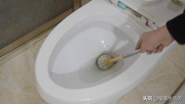 風油精加牙膏混合，作用太棒了，一年能省下不少錢，越早知道越好