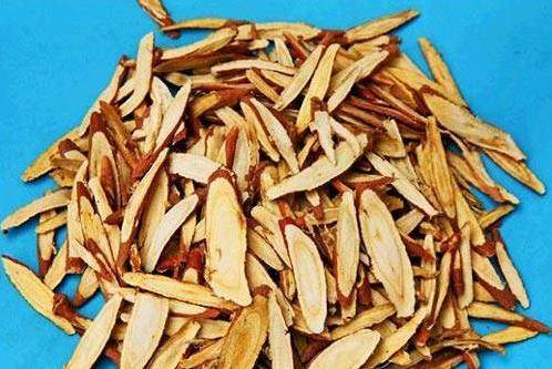 「甘草黑豆湯」能幫助身體身體「解百毒」，還能養肝、治療皮膚病，做法在這裡