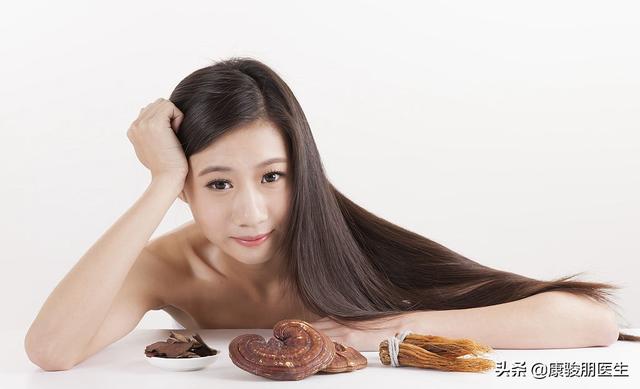 身上藏著"生髮穴"，每天按1按，疏通經絡，按走白髮，生新髮
