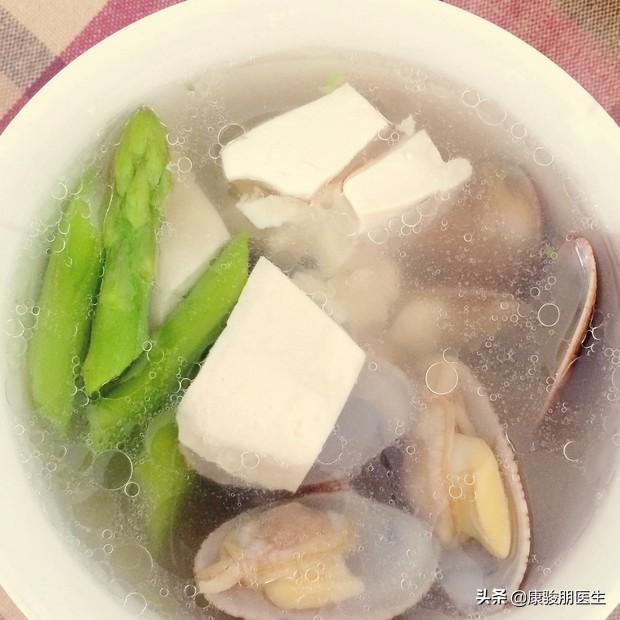 身上藏著"生髮穴"，每天按1按，疏通經絡，按走白髮，生新髮