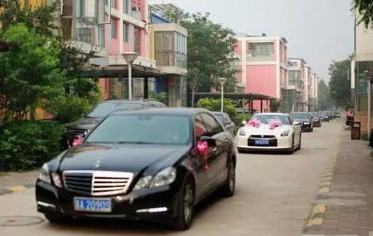 紅白喜事車隊偶遇時，婚車和出殯車誰該主動讓道？內行人說出實話