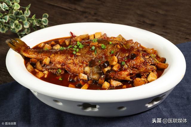 想要調養肝臟，先主動放棄這3類食物，別總是管不住嘴