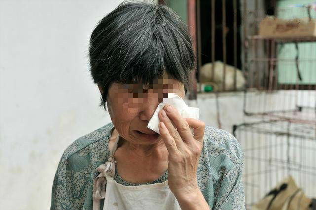 孕婦只要穿褲子就流產，婆婆不解，查看監控後，痛斥兒子畜生