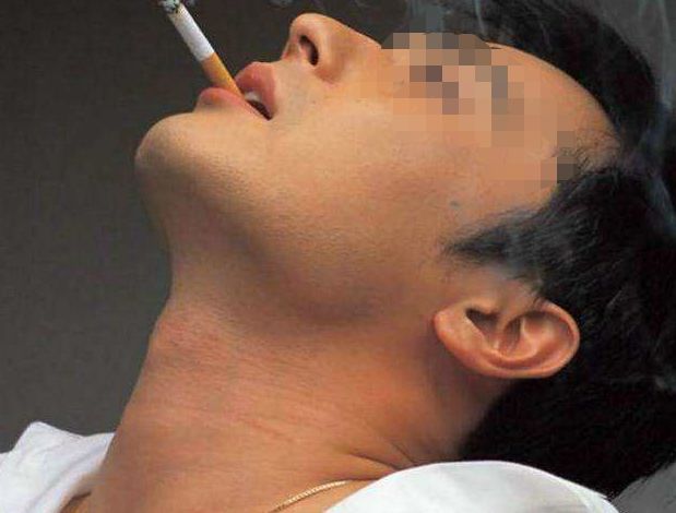 孕婦只要穿褲子就流產，婆婆不解，查看監控後，痛斥兒子畜生