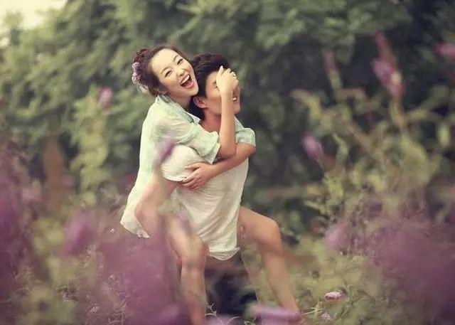 阿姨，你說你兒子的前女友好，那你找她當你兒媳吧，這婚我不結了